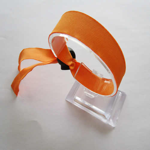 woven wristband with reusable plastic spring accessory