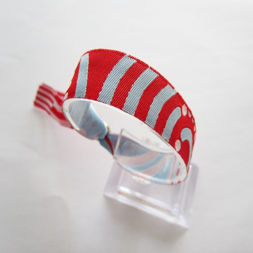 woven wristband with reusable metal bead