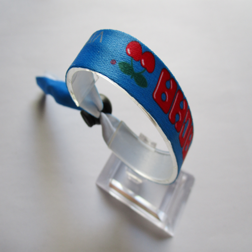 polyester wristband with reusable plastic spring accessory